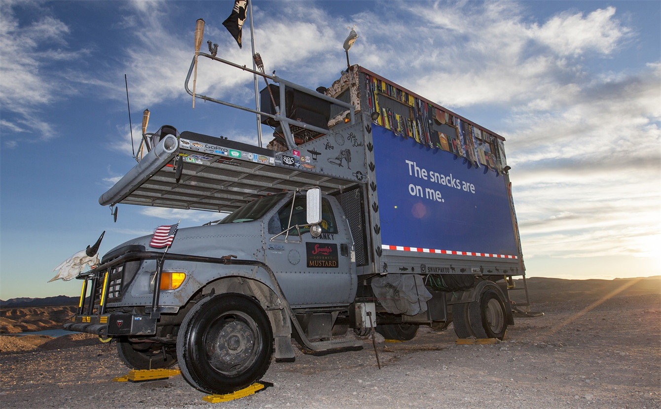 A Pilot’s Off-Grid Home On Wheels